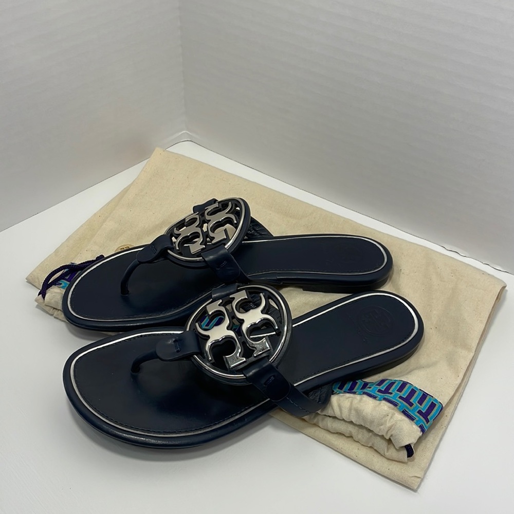 Tory Burch Miller Leather Logo Thong Sandals size 7 Navy Silver - Picture 9 of 9